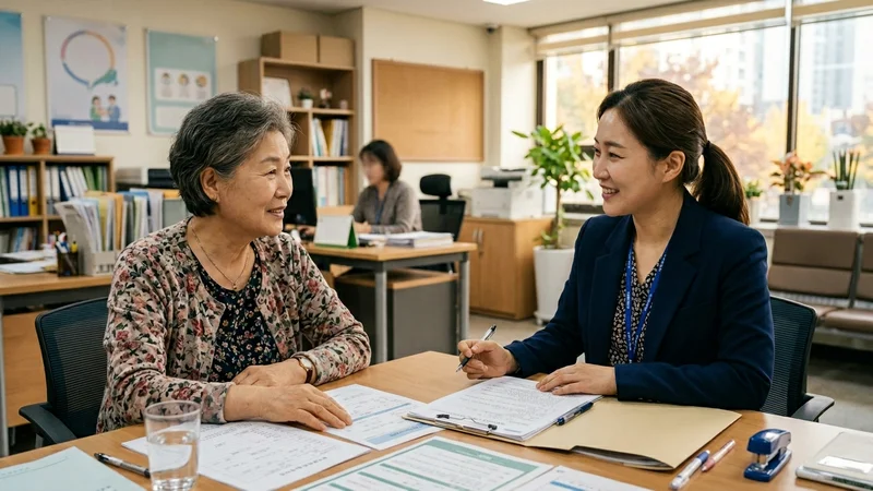 만 60세 이상 어르신이 노인일자리 수행기관을 방문하여 상담을 받는 모습